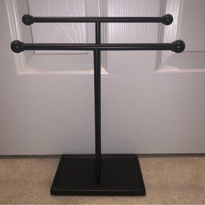 Necklace stand